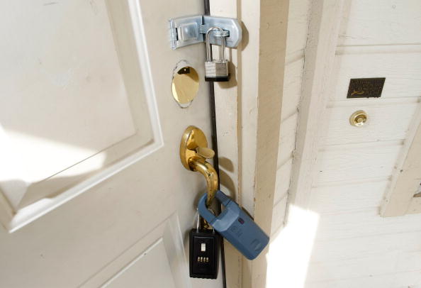 VIDEO: How to remove a locked door from the hinges | Clark ...